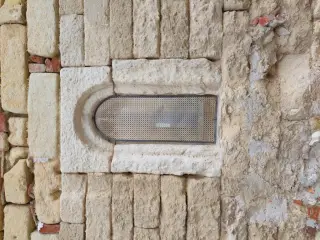 Monofora sul fianco sinistro - Chiesa di Sant'Antonio a Rosignano Monferrato