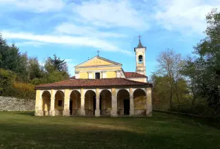Facciata - Santuario della Madonnina a Sala BielleseFrazione Cascina Abbadia