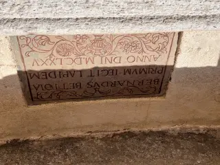 Lapide sopra ingresso - Cappella della Madonna del Bacchiore a San Maurizio d'Opaglio