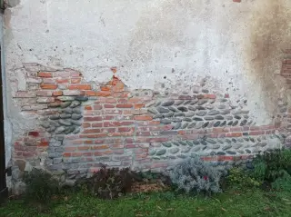 Muratura a lisca di pesce - Resti della Chiesa di San Grato a Sizzano