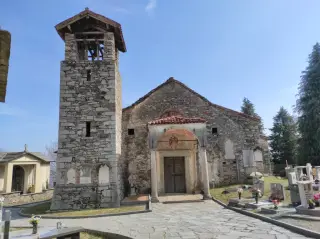 Facciata e Campanile - Chiesa di Sant'Albino al Cimitero a StresaFrazione Brisino
