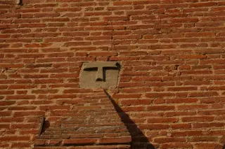 Formella con Tau - Chiesa di Sant'Antonio Abate a Mombaruzzo