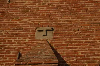 Formella con Tau - Chiesa di Sant'Antonio Abate a Mombaruzzo