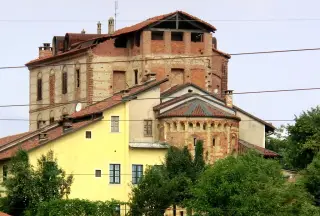 Vista - Resti Dell Abbazia o Pieve di San Pietro di Celle a TrofarelloFrazione Celle