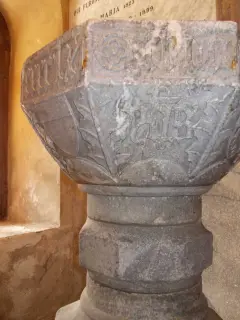 Fonte battesimale CREDO + IHS - Parrocchiale di San Giovanni Battista a Valmala