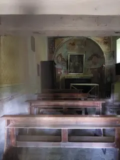 Interno dalla finestrella votiva - Cappella di Sant'Onorato a ValmalaFrazione Gay