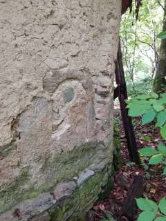 Monofora tamponata - Cappella di Sant'Onorato a ValmalaFrazione Gay