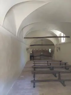 Interno dalla finestrella votiva - Chiesa di San Costanzo a Vignolo