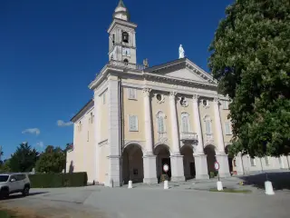 Facciata - Cappella o Santuario della Beata Vergine o Madonna del Pasco a Villanova MondovìFrazione Madonna del Pasco