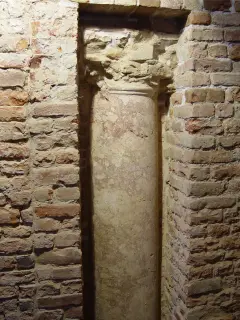 Colonna murata - Chiesa Museo di San Giovanni a Asti