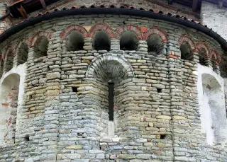 Abside - Pieve di Santa Maria in Bredolo a MondovìFrazione Breolungi
