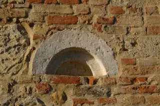 Ghiera di monofora inserita nel fianco sinistro - Chiesa di San Martino a CunicoFrazione Bricco San Martino