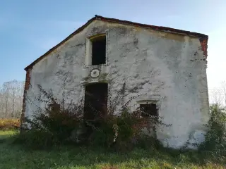 Facciata - Oratorio di Santa Maria di Lebbia a Carpignano Sesia