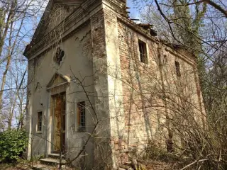 Facciata e fianco - Cappella di San Desiderio a Cinzano