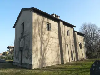 Facciata e fianco - Chiesa della Madonna della Neve o San Pietro a CureggioFrazione Marzalesco