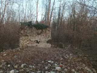 Resti Abside - Ruderi Della Cappella di San Giorgio a Gattinara