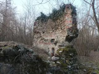 Resti Abside - Ruderi Della Cappella di San Giorgio a Gattinara