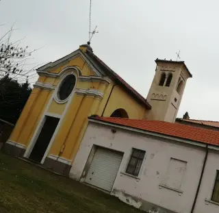 Facciata e campanile - Chiesa di San Clemente a VercelliFrazione Montonero