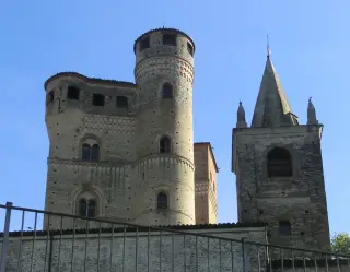 Vista castello - Cappella del Castello a Serralunga D'Alba