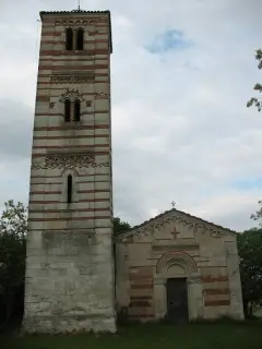 Facciata e campanile - Chiesa o Pieve dei Santi Nazario e Celso a Montechiaro d'Asti