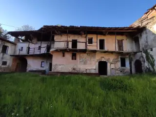 Corte - Resti Oratorio di San Pietro a InvorioFrazione Cascina Cevola