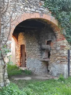 Forno - Resti Oratorio di San Pietro a InvorioFrazione Cascina Cevola