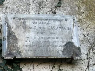 Lapide commemorativa - Pieve di Santa Maria di Caramagna a VisoneFrazione Piano