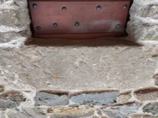 Achitrave porta laterale - Pieve di San Michele Arcangelo a MalvicinoFrazione Prazzini