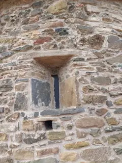 Monofora absidale - Pieve di San Michele Arcangelo a MalvicinoFrazione Prazzini