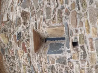 Monofora absidale - Pieve di San Michele Arcangelo a MalvicinoFrazione Prazzini