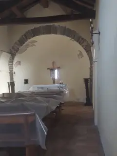 Inteno dalla finestrella - Pieve di San Michele Arcangelo a MalvicinoFrazione Prazzini