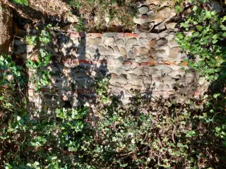 Muratura fianco destro - Resti Della Cappella di San Giacomo a Scarmagno