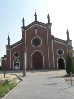 Facciata - Chiesa di San Pietro a Castagnole Piemonte