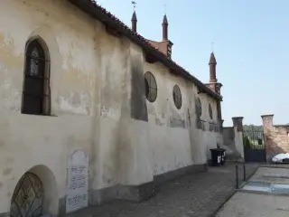 Fianco - Chiesa di San Pietro a Castagnole Piemonte