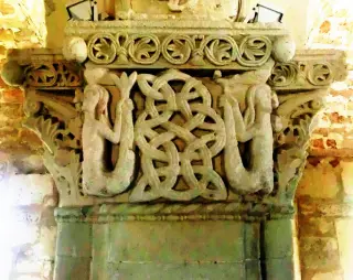 Capitello interno - Pieve o Chiesa Cimiteriale di San Lorenzo a Montiglio Monferrato