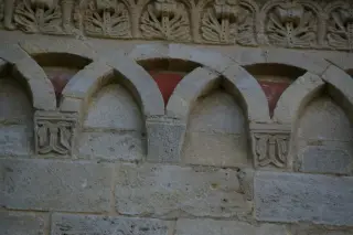 Fregi esterni: palmette - Pieve o Chiesa Cimiteriale di San Lorenzo a Montiglio Monferrato