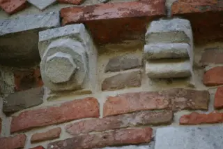 Fregi esterni - Pieve o Chiesa Cimiteriale di San Lorenzo a Montiglio Monferrato