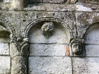 Archetti capitelli e sculture - Torre di San Pietro a Murisengo