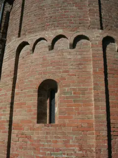 Monofora - Chiesa della Regina Angelorum o San Biagio a Castelnuovo Belbo