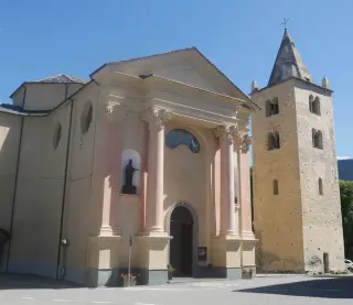 Facciata e campanile - Parrocchiale di San Martino e Santa Barbara a Verrayes