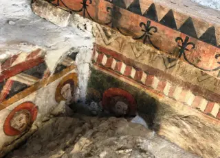 Tracce di affreschi - Cappella della Vergine e San Giovanni Evangelista a Saint-PierreFrazione Castello Sarriod de la Tour