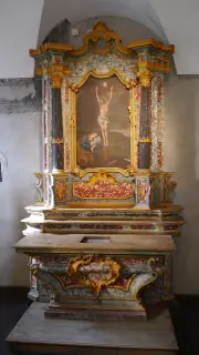 Altare con Crocifissione - Cappella della Vergine e San Giovanni Evangelista a Saint-PierreFrazione Castello Sarriod de la Tour