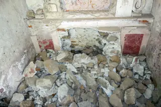 Pavimento divelto - Oratorio dei Santi Quirico e Giulitta a BorgosesiaFrazione Bettole