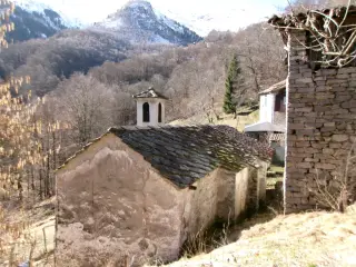Vista - Oratorio di Santa Maria di Pediclosso a Campiglia CervoFrazione Santa Maria di Pediclosso