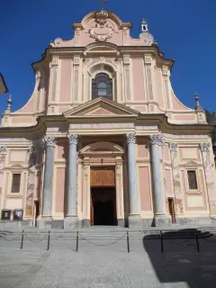 Facciata - Parrocchiale di Maria Vergine Assunta a Caraglio