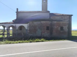 Fianco - Chiesa di San Giovanni Battista alla Colombara a Livorno FerrarisFrazione Colombara