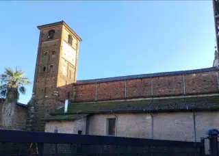 Fianco - Parrocchiale ex Cenobio di San Genuario a CrescentinoFrazione San Genuario