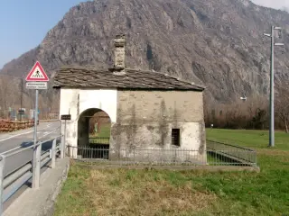 Fianco sinistro - Cappella di St Suaire a IssogneFrazione La Place