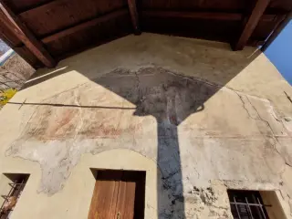 Annunciazione in facciata - Cappella dei Santi Sebastiano e Roccco a Pont-Saint-Martin