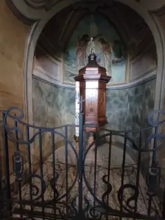 Fonte battesimale - Chiesa di San Leonardo a NebbiunoFrazione Tapigliano